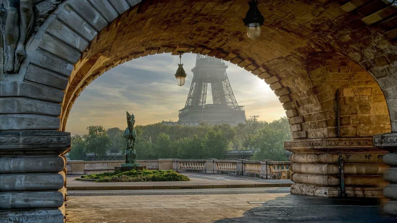Photo of Eiffel Tower taken through bridge.